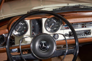 Image 27/55 of Mercedes-Benz 230 SL (1965)