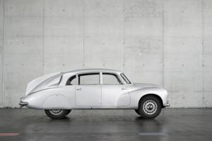 Image 16/50 of Tatra T 87 (1949)