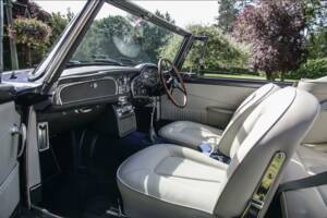 Immagine 17/24 di Aston Martin DB 6 Volante (1967)