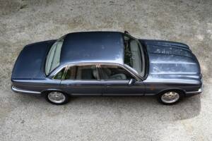 Image 7/40 of Jaguar XJ 6 4.0 Sovereign (1995)