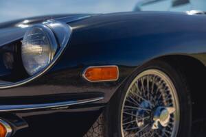 Image 17/50 de Jaguar E-Type (1969)