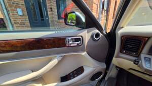 Image 17/26 of Jaguar XJ 6 4.0 Sovereign (1996)