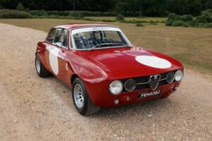 Image 33/50 de Alfa Romeo 1750 GT Veloce (1971)