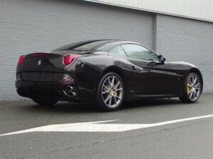 Image 3/99 of Ferrari California (2010)