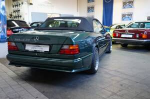 Image 14/38 of Mercedes-Benz 300 CE-24 (1992)