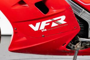 Bild 17/50 von Honda VFR 750R RC 30 (1988)