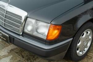 Obraz 19/49 pojazdu Mercedes-Benz 320 E (1993)