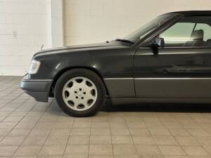 Imagen 6/14 de Mercedes-Benz E 220 (1993)
