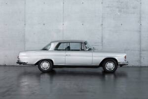 Image 13/49 de Mercedes-Benz 280 SE (1970)