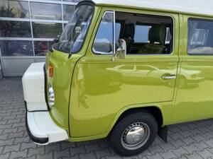 Image 50/100 of Volkswagen T2b Westfalia (1979)