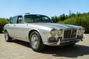 Image 10/50 de Jaguar XJ 6 4.2 (1970)