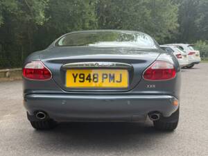 Image 4/23 of Jaguar XK8 4.0 (2001)