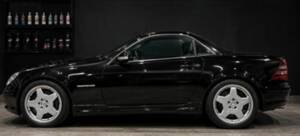 Image 3/4 de Mercedes-Benz SLK 32 AMG (1999)