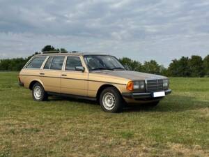 Immagine 3/13 di Mercedes-Benz 280 TE (1982)