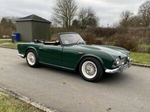 Image 8/66 of Triumph TR 4 (1964)