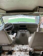 Image 7/20 of Dodge B 200 Sportsman (1976)