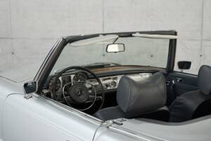 Image 13/50 de Mercedes-Benz 280 SL (1970)