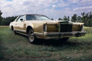 Bild 4/10 von Lincoln Continental Diamond Jubilee Gold Edition (1978)