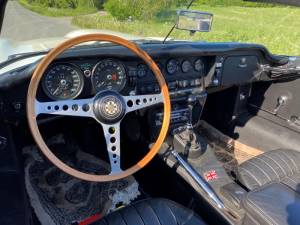 Image 16/42 de Jaguar E-Type (1970)