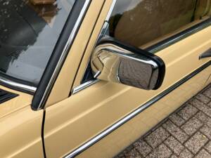 Image 19/33 of Mercedes-Benz 230 TE (1984)