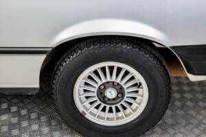 Image 26/50 of BMW 320i (1981)