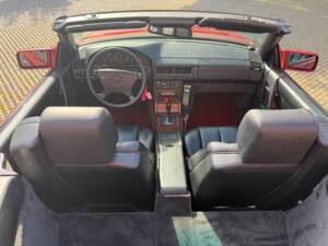 Image 22/34 de Mercedes-Benz 500 SL (1993)