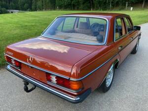 Bild 7/50 von Mercedes-Benz 240 D (1983)