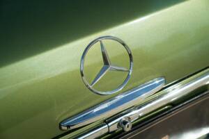 Afbeelding 25/50 van Mercedes-Benz 220 SE b (1964)