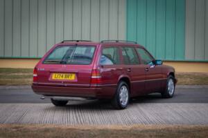 Bild 6/28 von Mercedes-Benz E 320 T (1993)