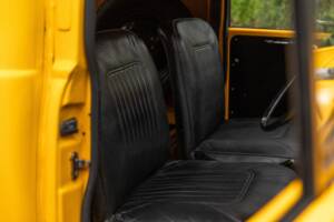 Image 47/50 of Morris Minor Van (1971)