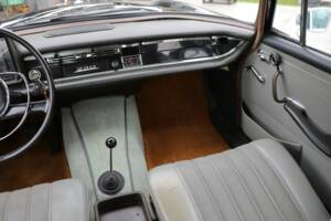 Afbeelding 18/50 van Mercedes-Benz 230 S (1967)