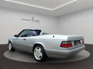 Image 4/21 de Mercedes-Benz E 200 (1995)