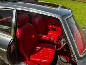 Image 17/38 of MG MGB GT V8 (1974)