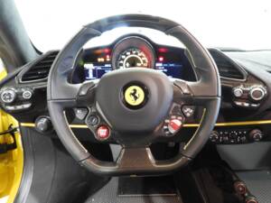 Imagen 6/15 de Ferrari 488 Pista (2020)