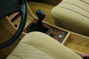 Bild 35/50 von Mercedes-Benz 260 SE (1990)
