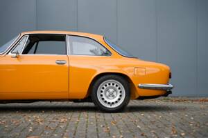Image 2/38 of Alfa Romeo Giulia GT 1300 Junior (1968)