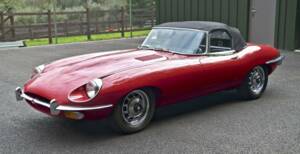Image 7/49 de Jaguar E-Type (1970)