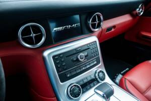 Afbeelding 23/38 van Mercedes-Benz SLS AMG (2010)