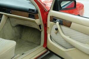 Bild 28/50 von Mercedes-Benz 260 SE (1986)