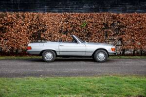 Image 18/40 of Mercedes-Benz 450 SL (1977)