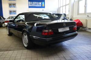 Image 12/36 of Mercedes-Benz E 320 (1995)