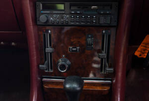 Image 17/23 of Mercedes-Benz 380 SL (1985)