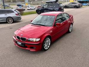Image 22/57 of BMW 320i (2002)