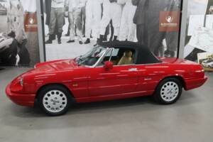Immagine 7/28 di Alfa Romeo 2.0 Spider (1990)