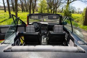 Image 8/8 of BMW 320i (1990)