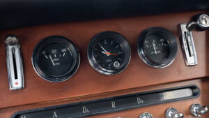 Image 38/69 de Ferrari 365 GT 2+2 (1969)