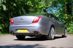 Image 30/50 of Jaguar XJ 5.0 (2012)