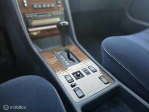 Image 35/50 de Mercedes-Benz 300 SE (1989)