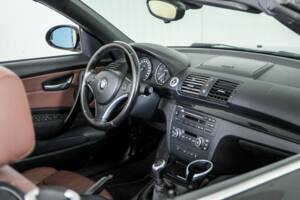 Image 34/50 de BMW 120i (2008)