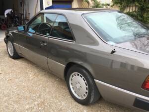 Image 3/5 of Mercedes-Benz 300 CE-24 (1990)